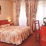 Le Petit Chomel Otel 3*