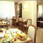 Le Petit Chomel Otel