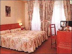 Le Petit Chomel Отель 3*