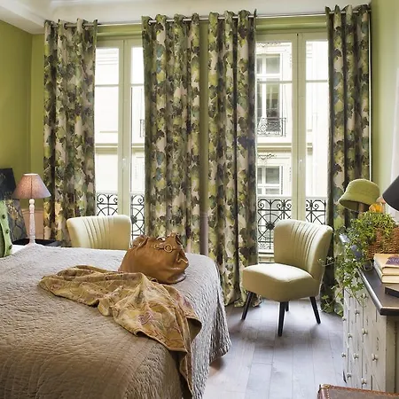 Le Petit Chomel Hotel 3*