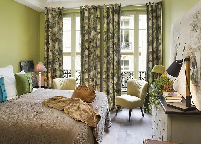 Le Petit Chomel Hotel 3*