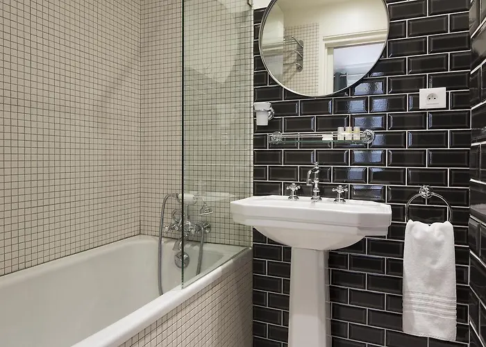 Le Petit Chomel Hotel