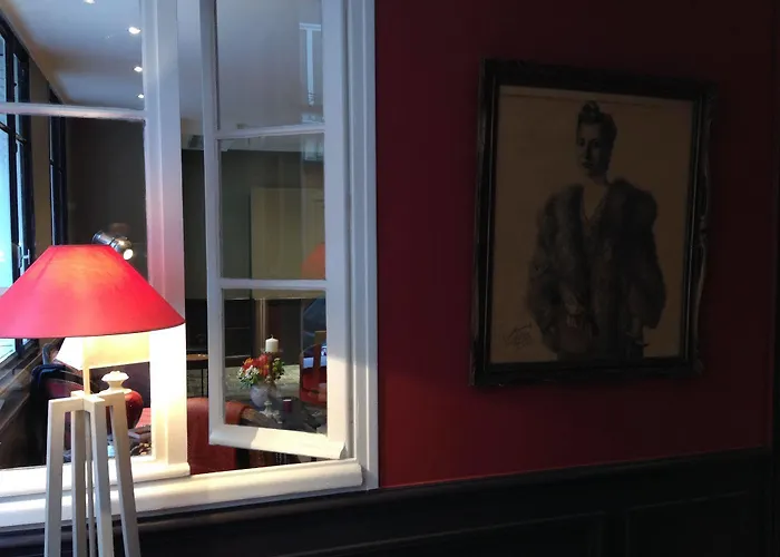 Le Petit Chomel Hotel