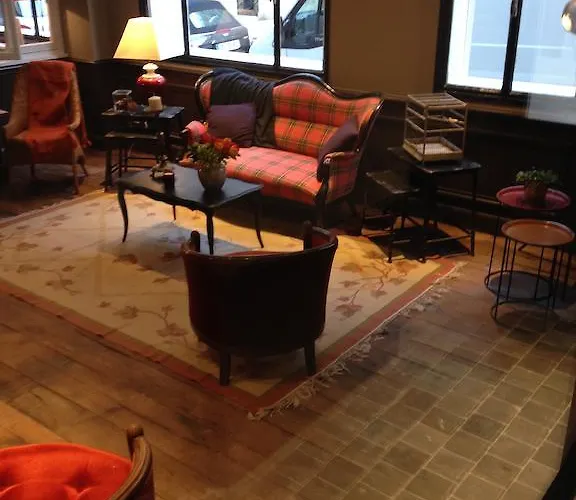 Le Petit Chomel Hotel 3*