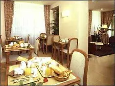 Le Petit Chomel Hotel