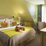 Hotel Le Petit Chomel 3*