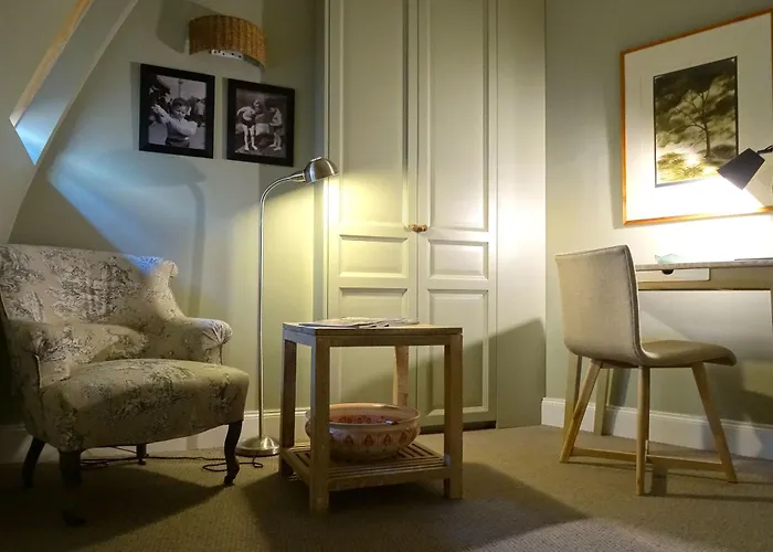 Le Petit Chomel Hotel 3*