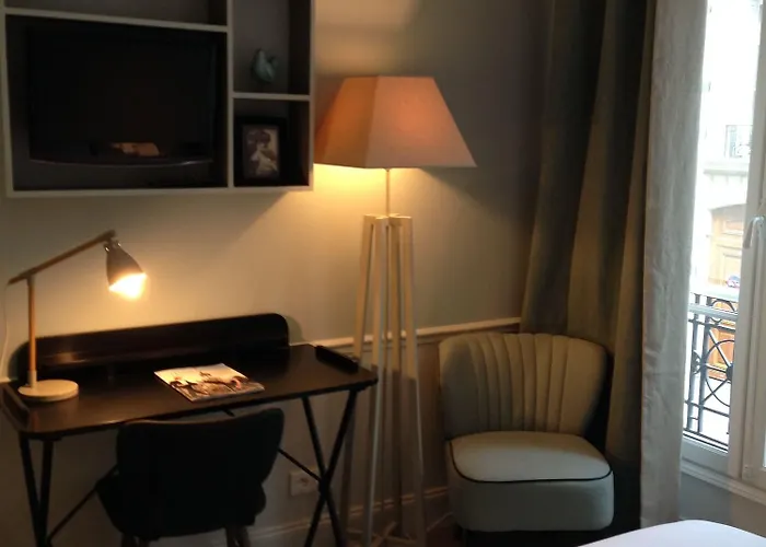 Le Petit Chomel Hotel 3*