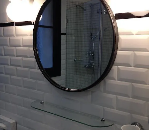 Le Petit Chomel Hotel 3*