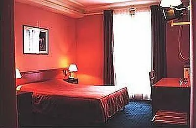 Le Petit Chomel Hotel 3*