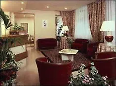 Le Petit Chomel Hotel 3*